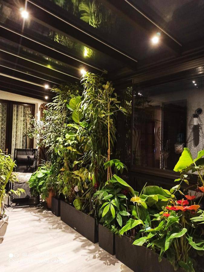 Chambre d’hôte pour 2 personnes, avec Balcon et Terrasse ainsi que Jardin et Vue à Saint-Denis