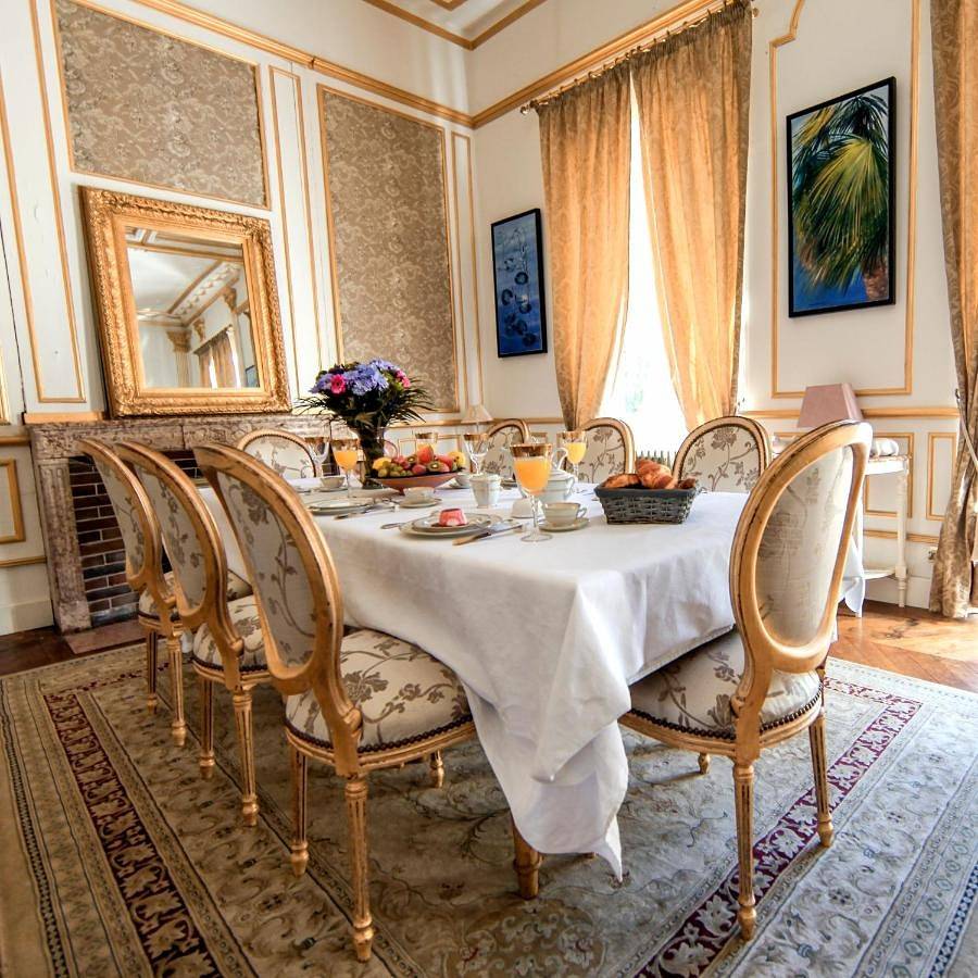Double Room with Balcony in Châtenoy-le-Royal, Région de Chalon-sur-Saône