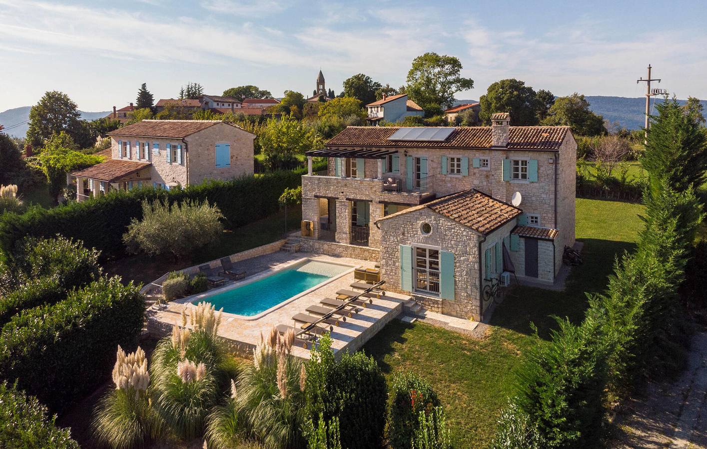 Charmante 2-Zimmer-Wohnung mit Pool, WLAN und Parkplatz in der Nähe des Flusses und von Restaurants in Buzet, Zentralistrien