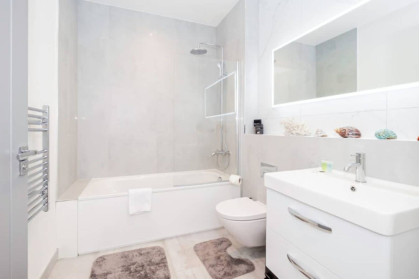 Entire apartment, Modern   Luxurious Retreat in Acton w  Great Links in Ealing, London
