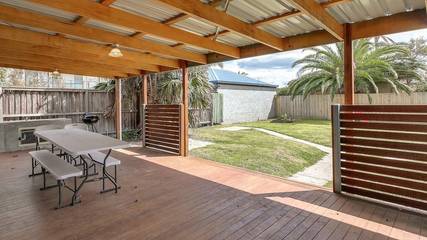 Holiday Home for 10 People in Lakes Entrance, Shire of East Gippsland, Photo 3