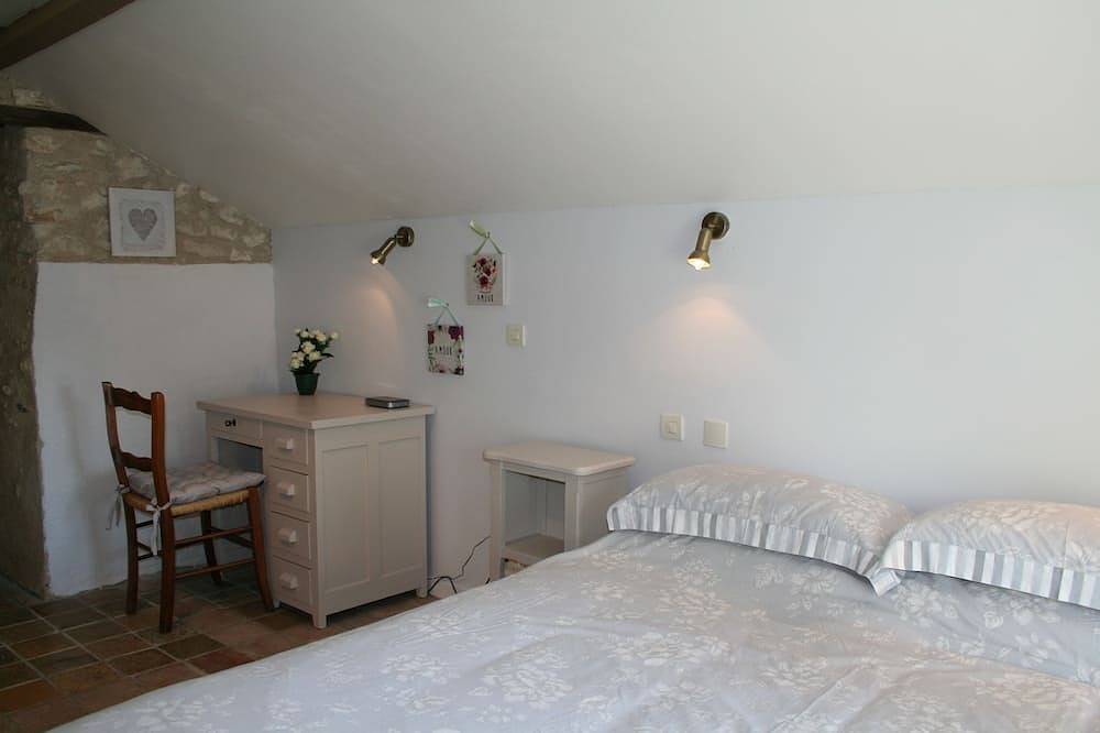 Walnut Lodge, gîte de charme dans le centre de la France rurale in Pleumartin, Vienne (France)