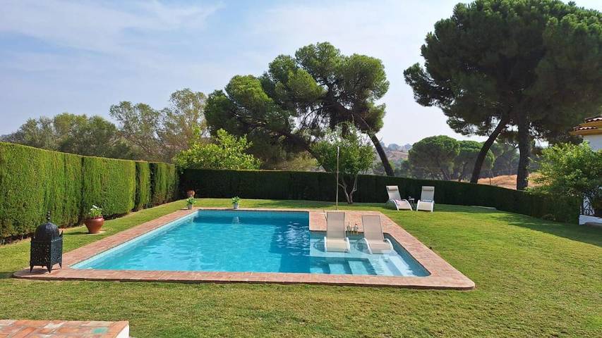 Location de vacances pour 6 personnes, avec piscine ainsi que jardin et vue à Villanueva del Río y Minas