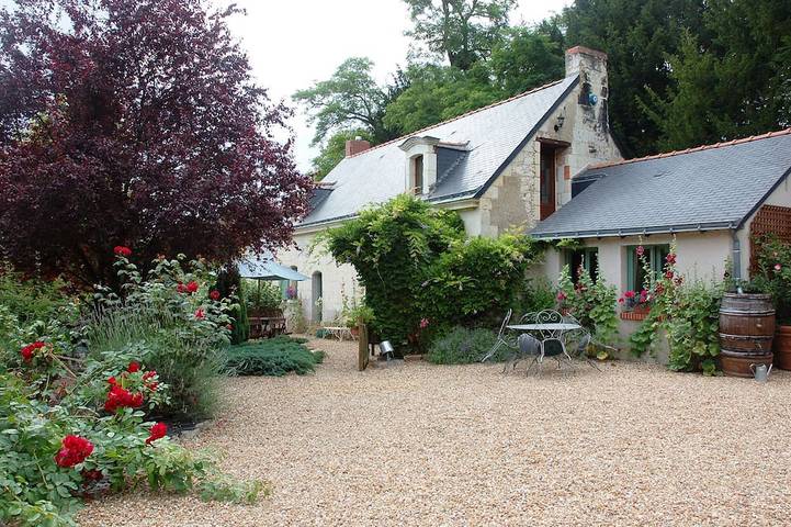 Luxuriöses B & B in der Nähe von Saumur in einem ehemaligen Weingut aus dem 18. Jahrhundert mit beheiztem Pool in Brion, Angers und Umgebung