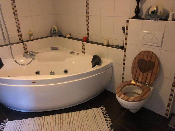 Maison d’hôte pour 3 personnes, avec piscine ainsi que vue et jardin, animaux acceptés