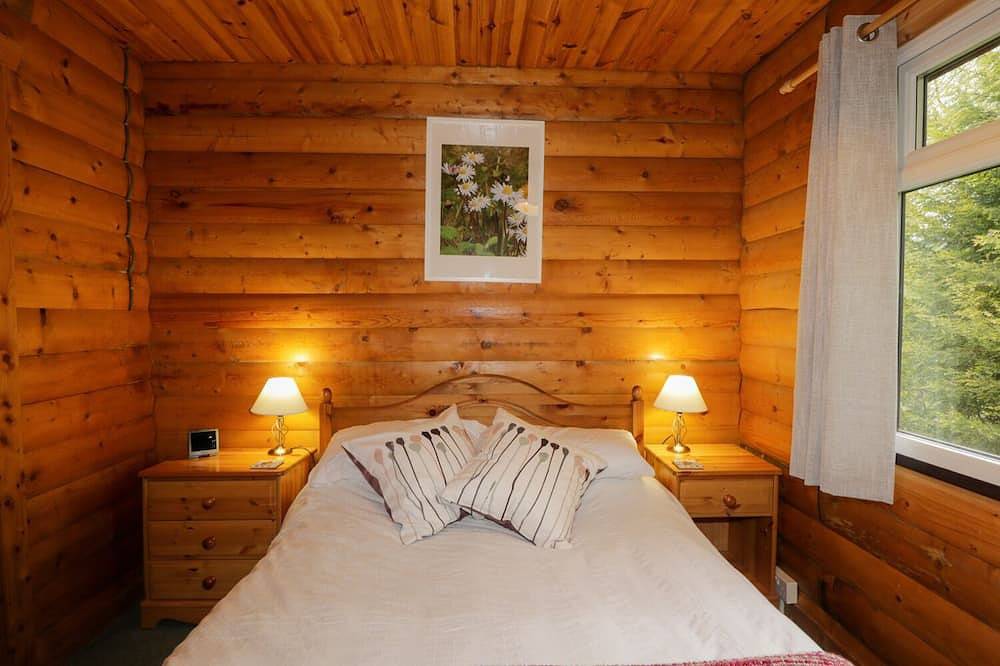 Eagle Lodge, pet friendly, with a garden in Strathpeffer in Strathpeffer, Highlands