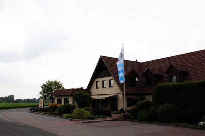 Hotel für 3 Personen, mit Terrasse und Garten in Ehrenburg (Niedersachsen)