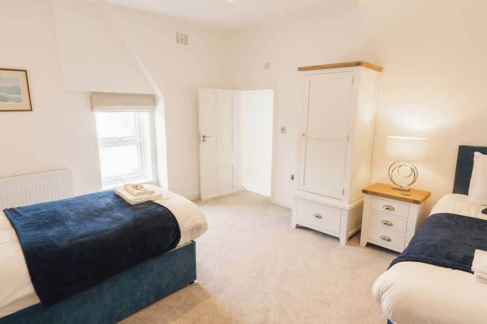 Entire apartment, Prime Location! Steps from Royal Liverpool Golf in Merseyside