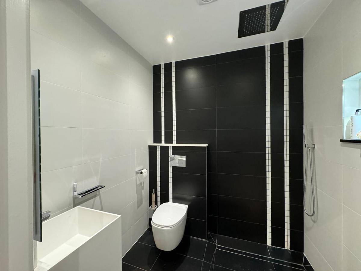 Six-Bedroom House in Truro, Cornwall