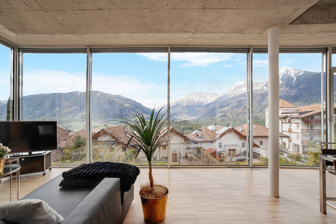 Ganze Wohnung, Ferienwohnung 'Villa Alvarium Eins' mit Bergblick, privater Terrasse und Wlan in Schenna, Sarntaler Alpen