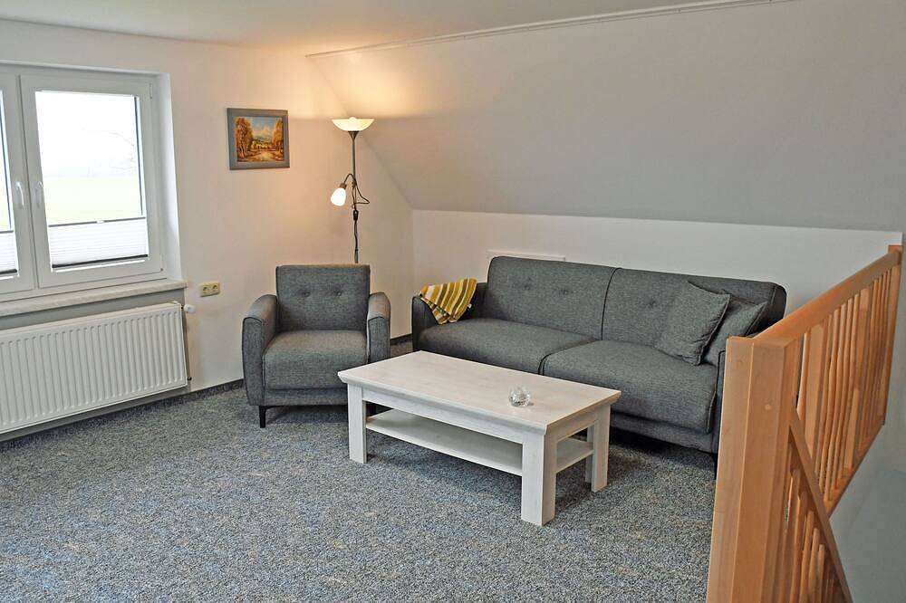 Ganze Wohnung, Ferienwohnung Tilda mit Terrasse - Ferienwohnungen Udars auf Rügen in Schaprode, Rügen