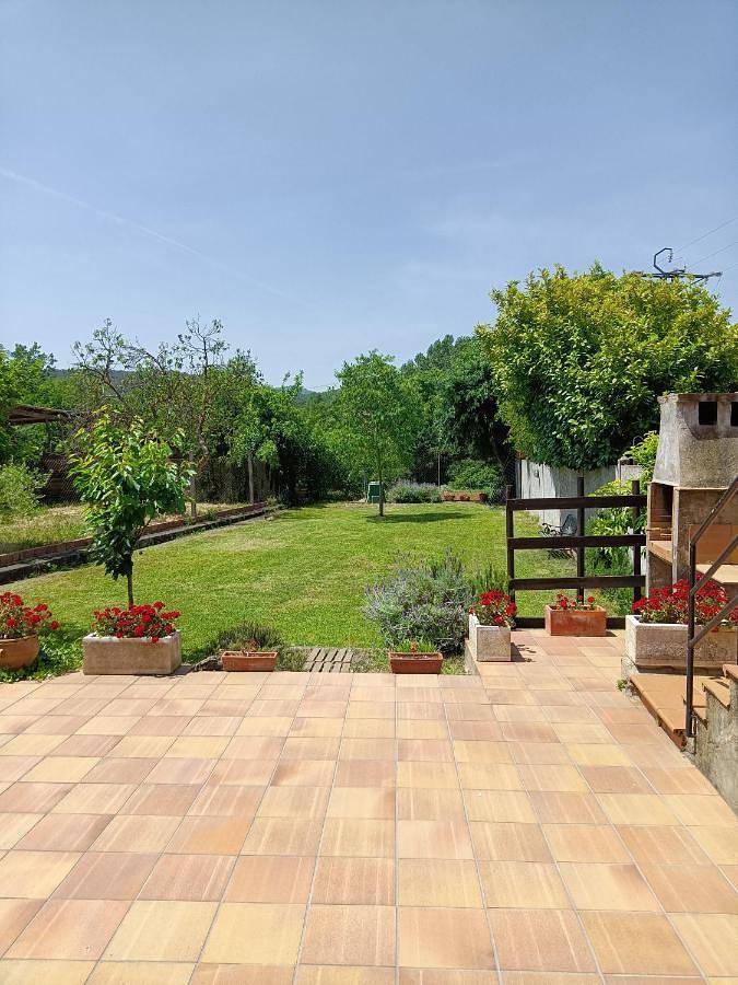 Casa de vacaciones para 8 personas, con jardín y vistas, Se admiten mascotas en Pla de l'Estany