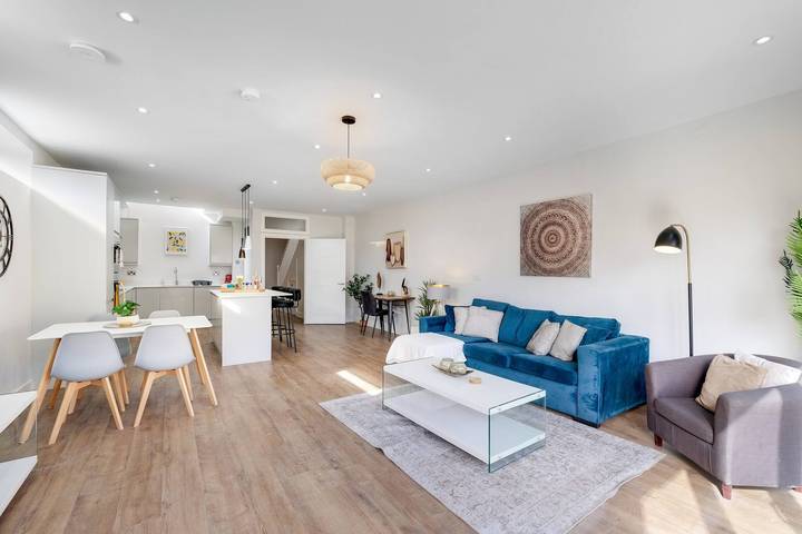 Location de vacances pour 10 personnes, avec jardin et jacuzzi dans Borough londonien de Croydon