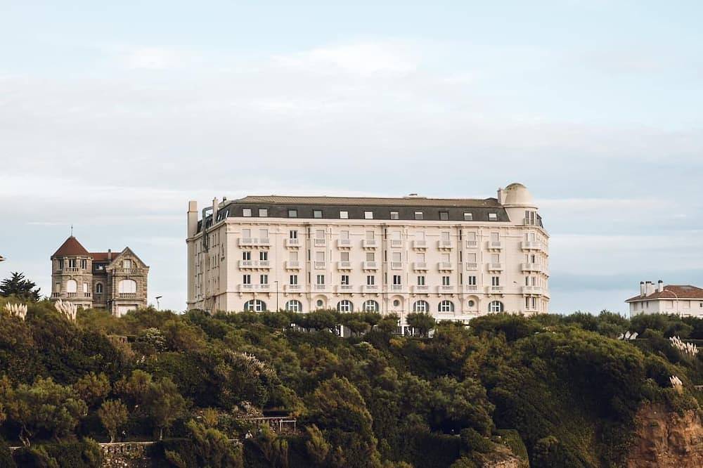 Appartement entier, Studio 300 m de la plage du golf et du centre ville de Biarritz. Calme et clair in Le Phare (Biarritz), Biarritz