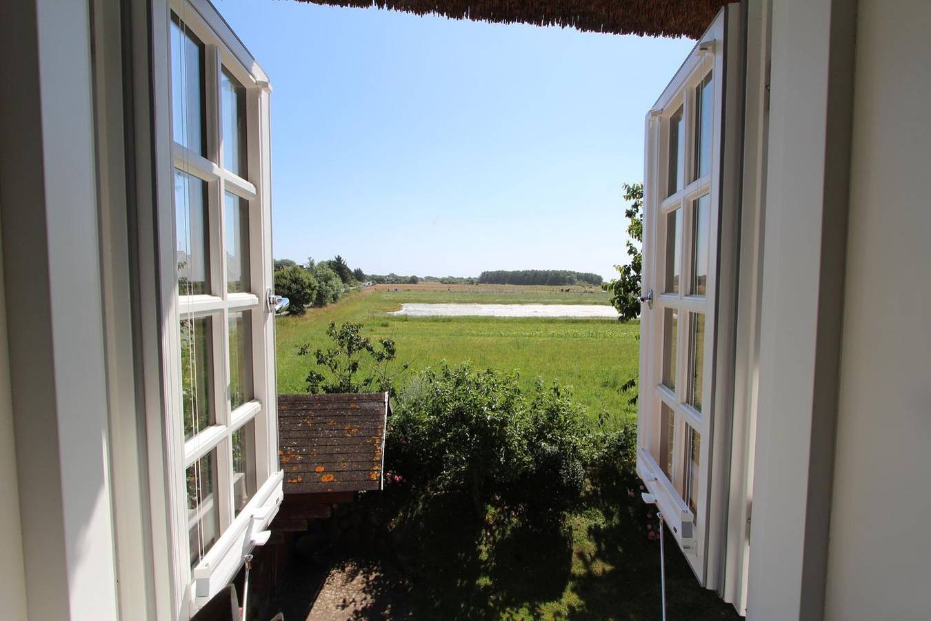 Großzügige Haushälfte unter Reet mit wunderschönem Garten. Ein Hund auf Anfrage in Wenningstedt, Sylt