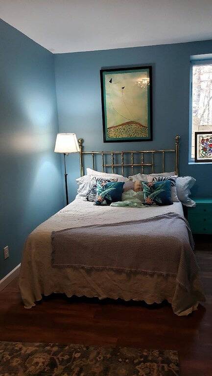 Roomy entire private lower level of log cabin on Green River, 6 min to Tiec. in Polk County NC