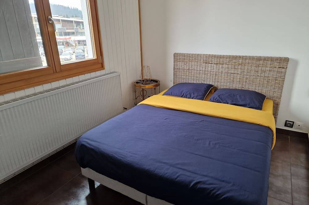 Entire apartment, 4 Bedroom Apartment in Mã©tabief in Mouthe-Lac et Mont d’Or, Doubs