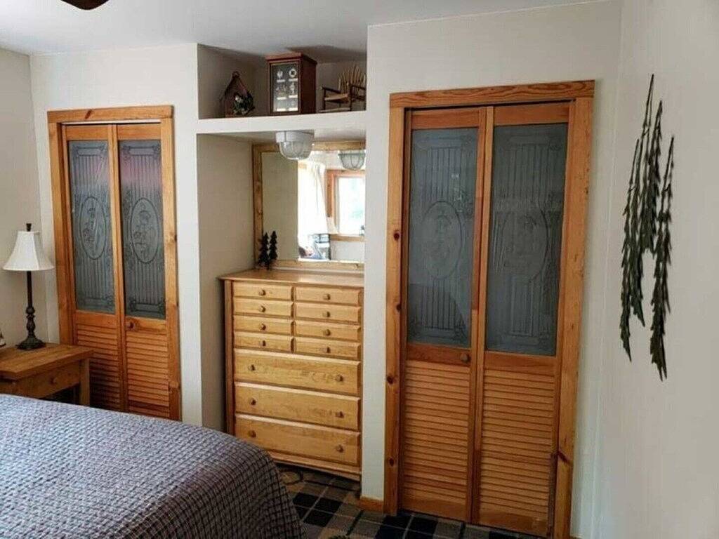 Spectacular Lakefront Cabin w/boat mooring on Higgins Lake Sleeps up to 8 people in Higgins Lake