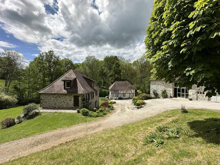 Gîte pour 12 personnes, avec jacuzzi et terrasse ainsi que piscine et jardin dans Haute-Vienne - 2