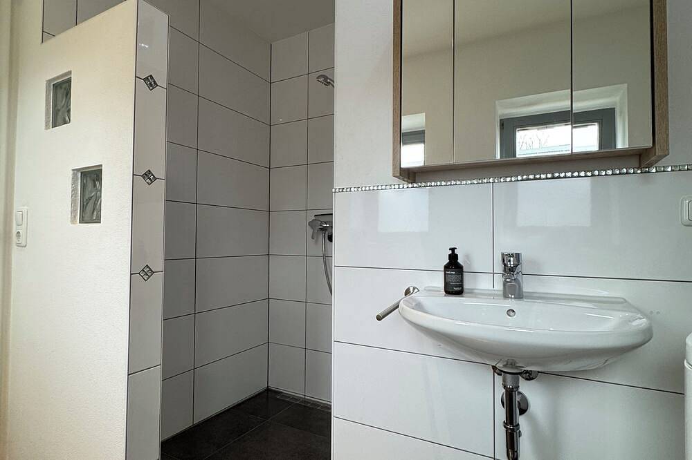 Ganze Wohnung, Modernes Apartment am Minoritenhof in Sinzing, Ostbayern