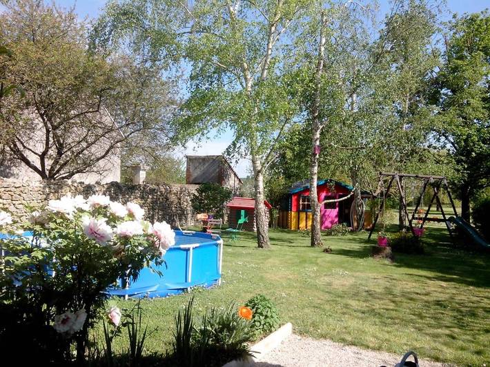 Location de vacances pour 3 personnes, avec Terrasse et Jardin ainsi que Piscine et Vue à Onzain - 3