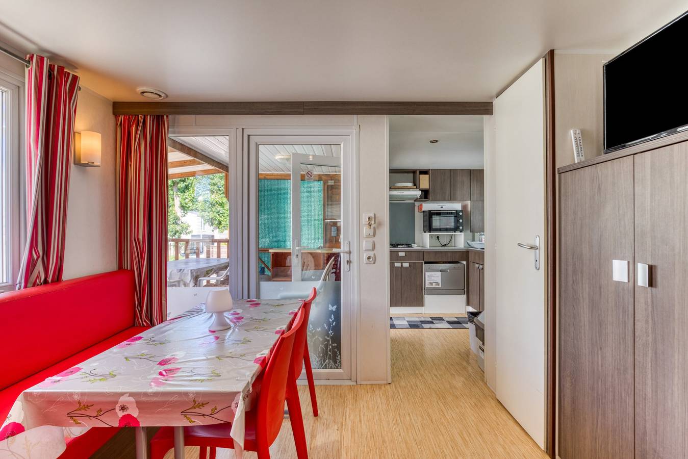 Mobil-home « Camping Les Dunes » con terraza privada, jardín común y aire acondicionado in Agde, Costa mediterránea (Francia)