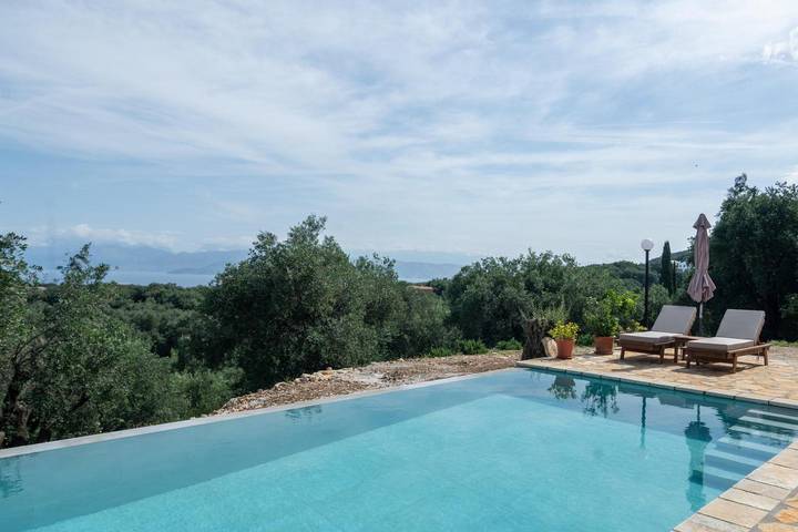 Villa for 7 personer, med hage på Korfu