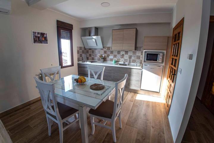 Gîte pour 6 personnes, avec terrasse et vue à Torre de Don Miguel - 4