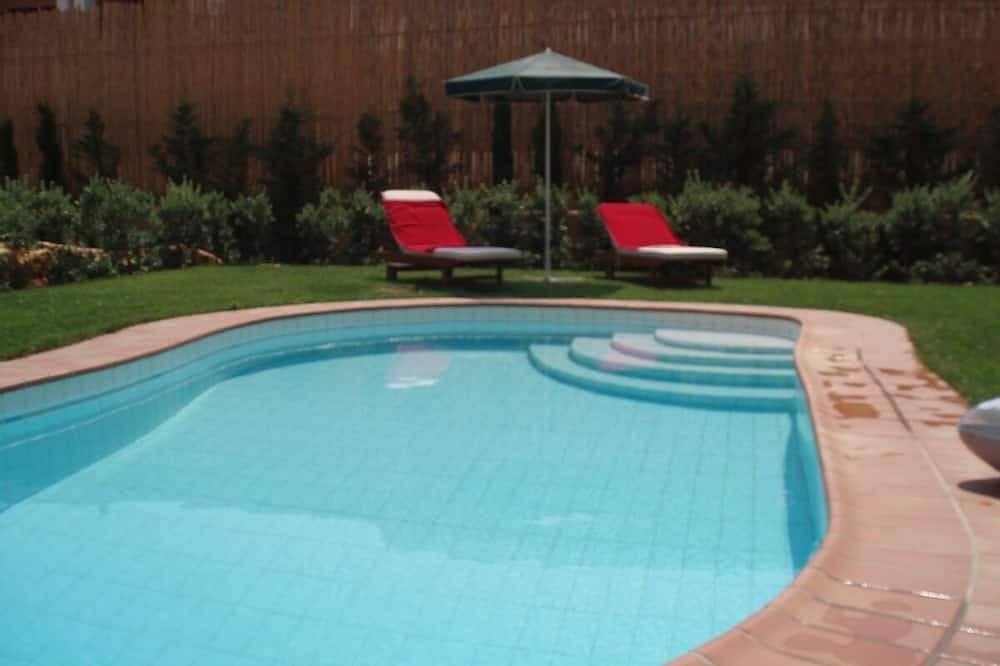 Rock House's Villa Melody, Secluded Villa with private swimming pool and garden in Platanias, Chania region