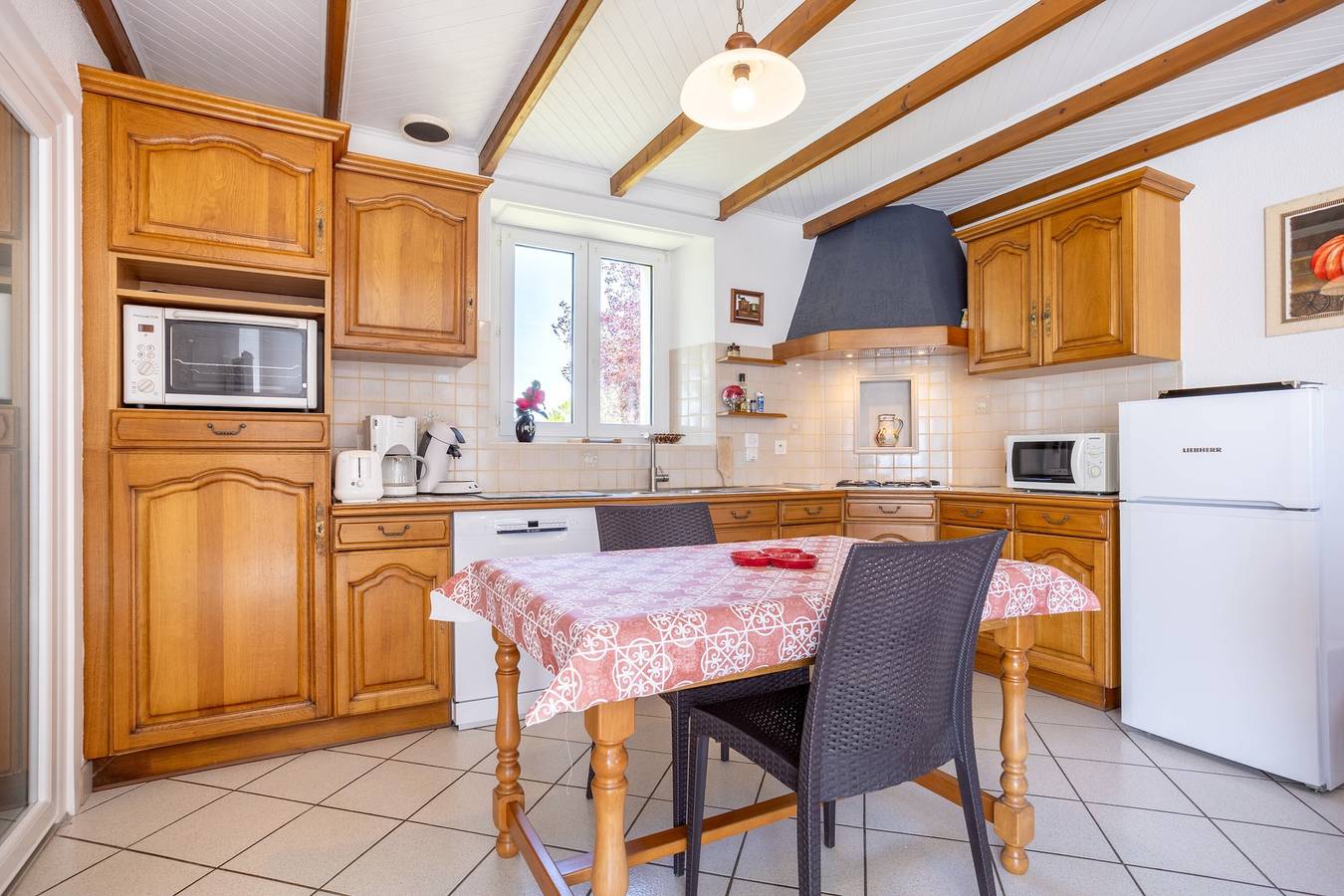 Maison de vacances 'Plain-pied' avec terrasse privée, jardin partagé et Wi-Fi in Mahalon, Région de Quimper