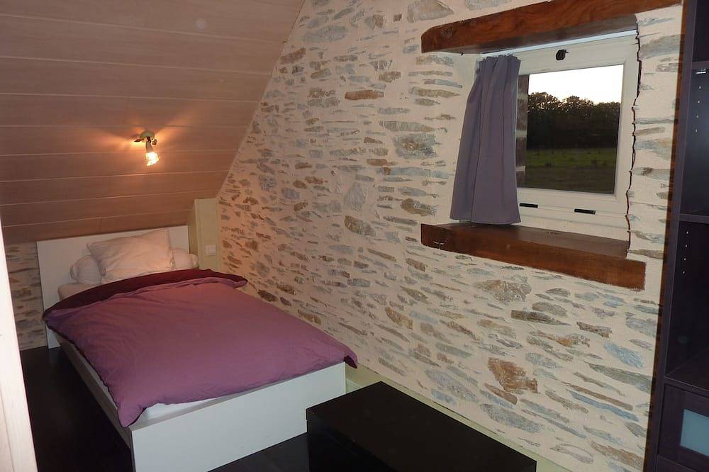 Ancienne écurie rénovée avec goût, Piscine intérieur chauffée  et jacuzzi in Segré-en-Anjou-Bleu, Région de Segré