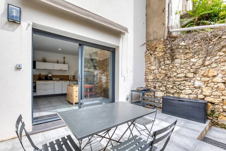 Hel lejlighed, Apartment 'Le Poulailler D'alice' with Private Terrace, Wi-Fi and Air Conditioning in Saint-Geniès-de-Fontedit, Middelhavskysten (Frankrig)