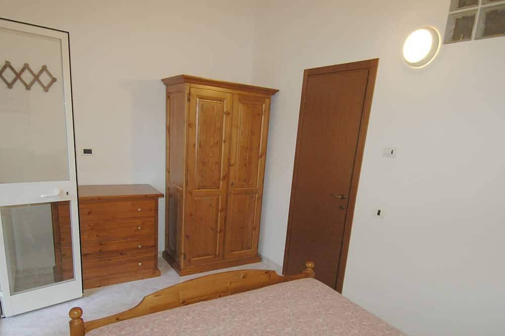 Ganze Wohnung, Zweizimmerwohnung mit Veranda & Garten, 50 m zum Meer – Feriendorf Sole e Mare in Nisporto, Riotorto
