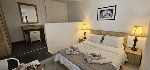 Gîte pour 2 personnes, avec balcon dans Perivolos