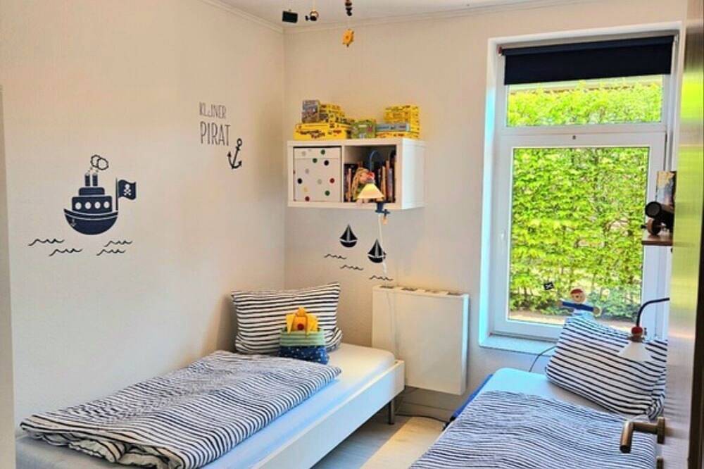 Urlaub am Teich mit Whirlpool: Zwei Ferienhäuser mit Garten für 8 Personen in Geeste, Hasetal