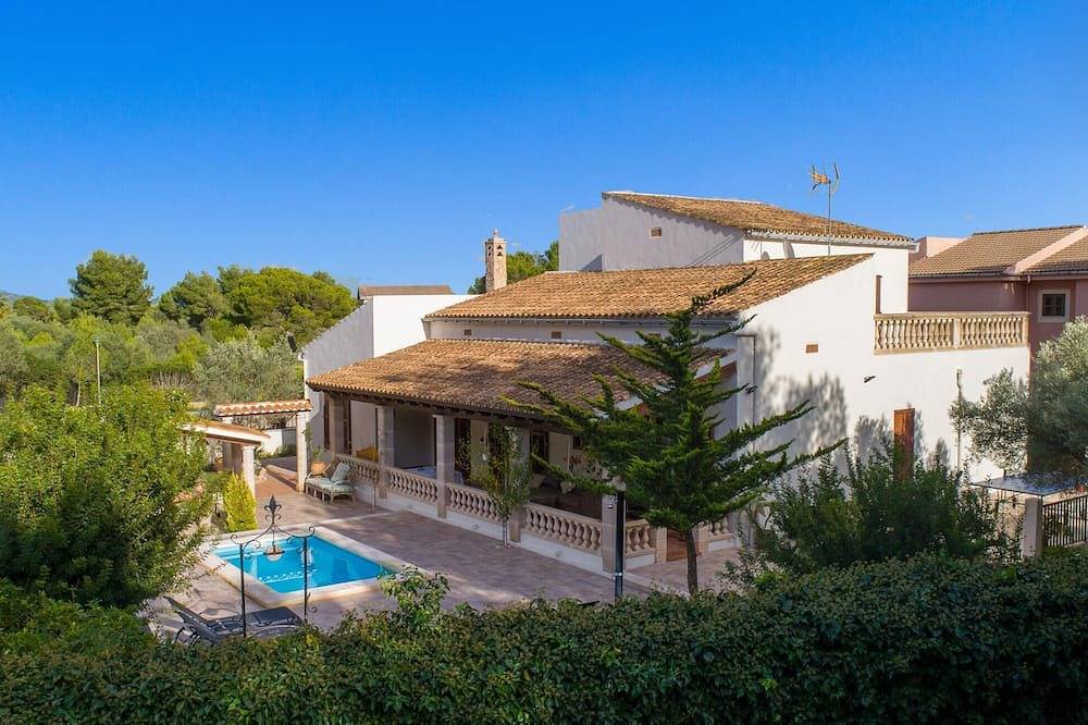 Beautiful home in Sa Coma with private swimming pool, can be inside or outside in Sa Coma, Sant Llorenç des Cardassar