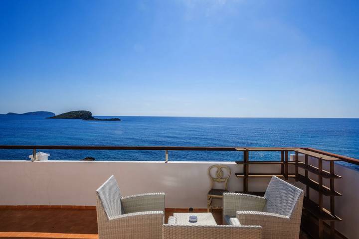 Villa voor 10 personen met balkon in Es Canar, Santa Eulària des Riu