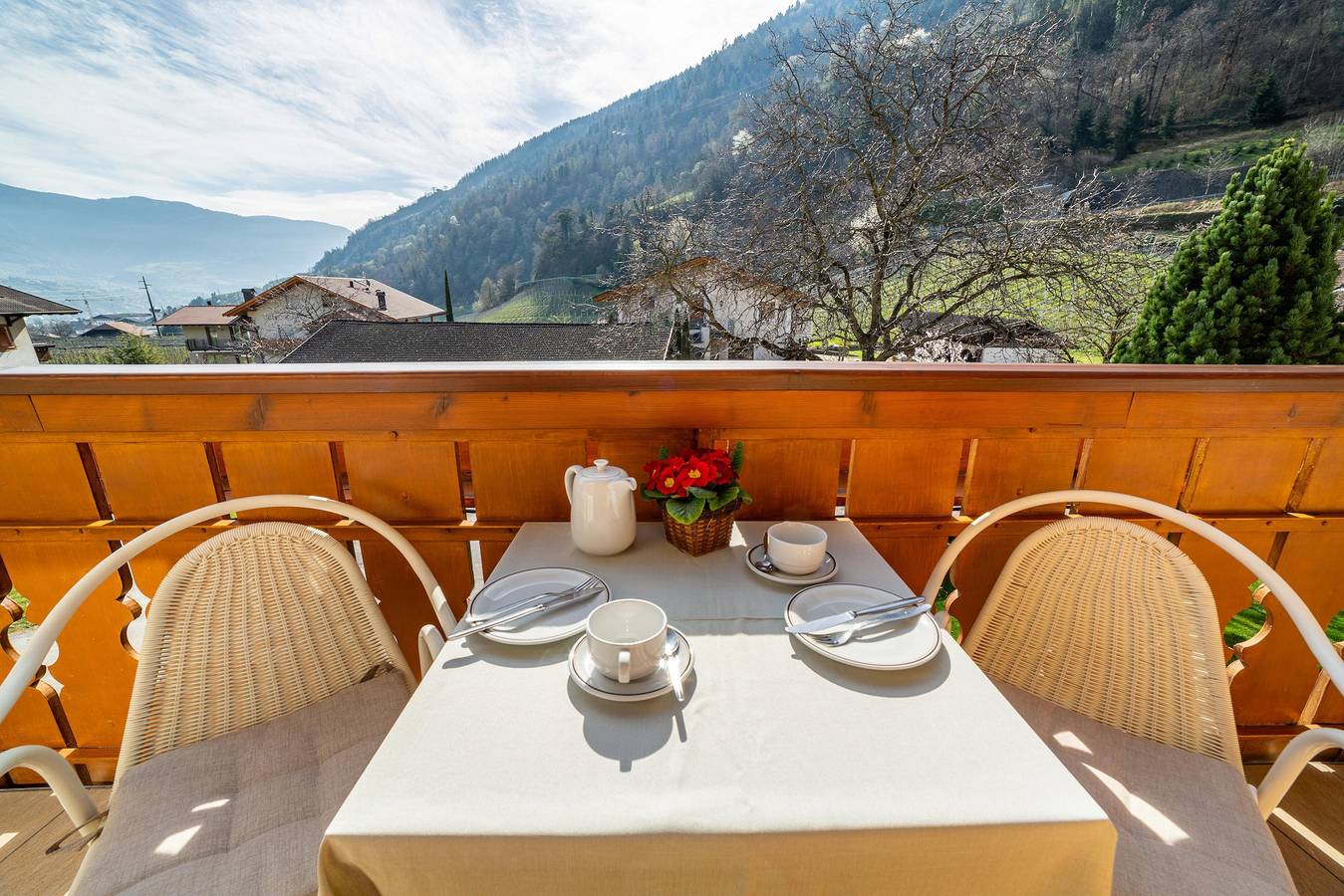 Ganze Wohnung, Ferienwohnung 'Obermoarhof Hönigspitze Og' mit Bergblick, Gemeinschaftsgarten und Wlan in Algund, Ortleralpen