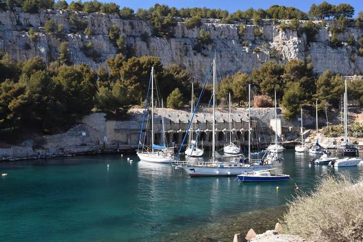 Location de vacances pour 2 personnes, avec jardin et vue dans Calanque De Port Pin Cassis