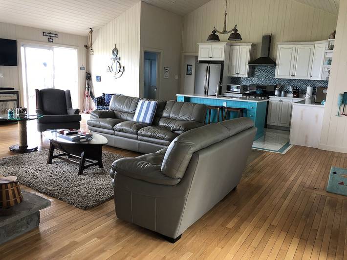 Vacation rental for 15 people, with hot tub and balcony in Newfoundland