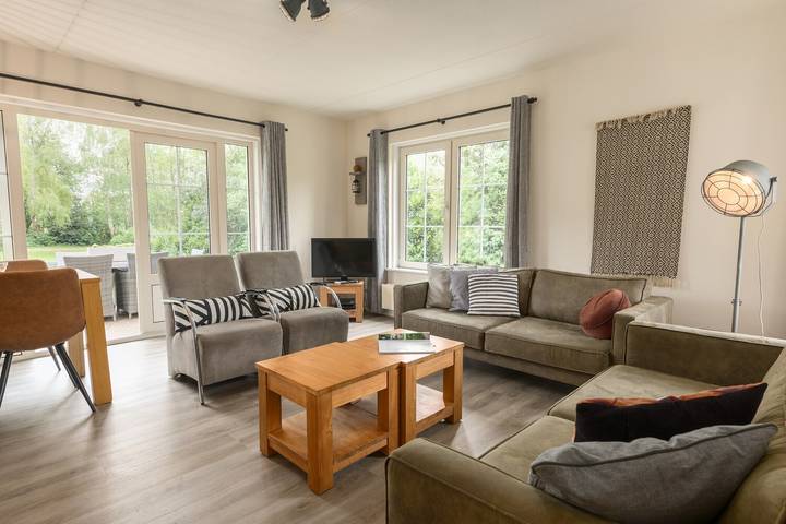 Villa voor 8 personen, with Terras and Tuin as well as Kinderzwembad in Nederland