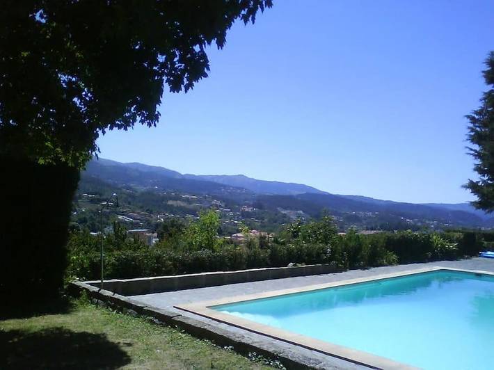 Location de vacances pour 13 personnes, avec Balcon et Terrasse ainsi que Jardin et Piscine à Arouca