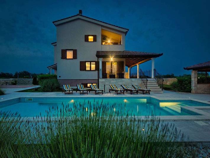 Ferienhaus für 10 Personen, mit Garten und Pool