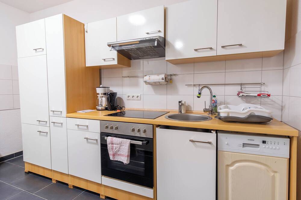 Entire apartment, Balkony, washing machine, Tv, coffee in Leipzig-Southeast, Leipzig