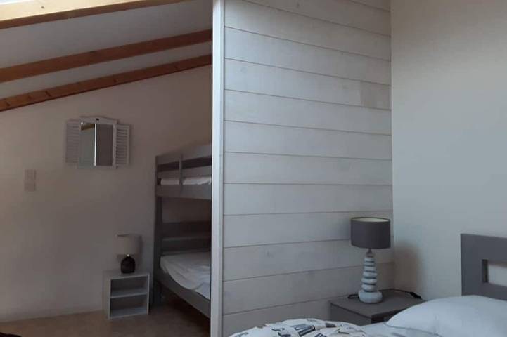 Location de vacances pour 4 personnes, avec terrasse ainsi que piscine et jardin dans Plage de La Parée - 2