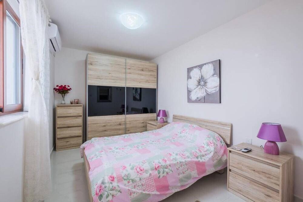 Ganze Wohnung, Luxury 4-Bedroom Penthouse | Panoramic Marsaxlokk Harbour Views + Jacuzzi in Marsaxlokk, Insel Malta