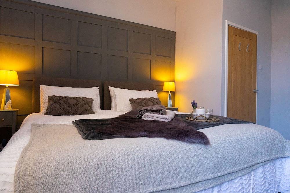 Marden Mews, pet friendly, character holiday cottage in Whitley Bay in Tynemouth, North Tyneside