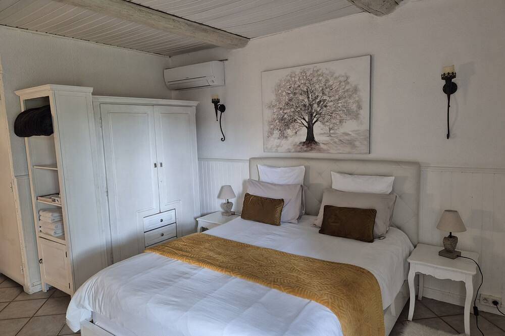 Ganze Wohnung, Studio-Hütte-Ensuite mit Dusche-Blick auf den Hof in Crest, Die und Umgebung