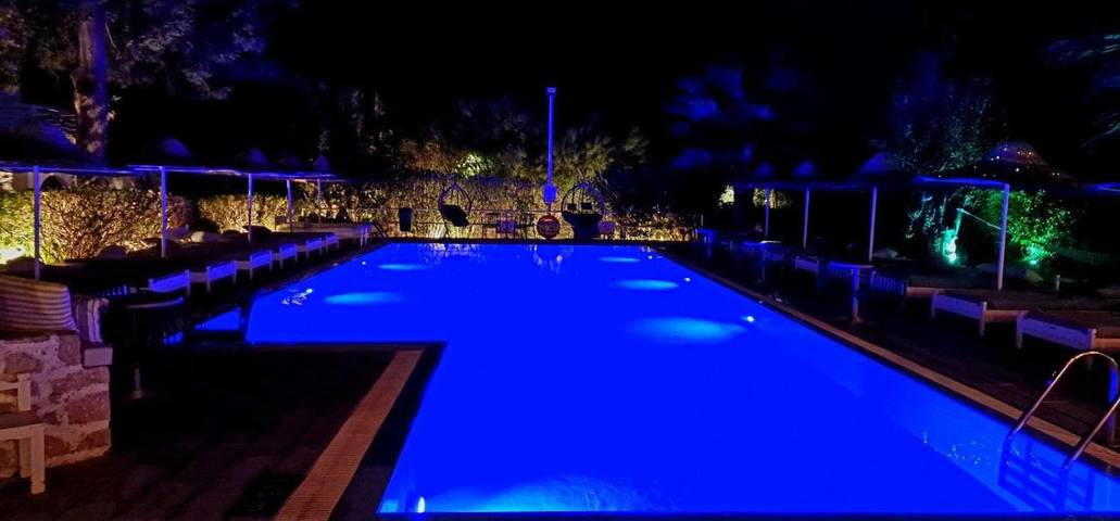 Appart’hôtel pour 2 personnes, avec piscine et balcon ainsi que vue et jardin