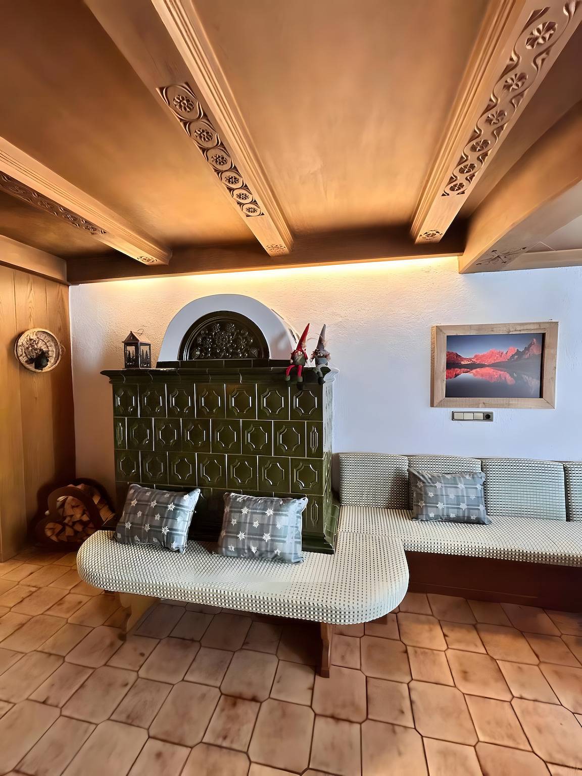 Entire apartment, Apartment 'Il Feudo' with Mountain View, Balcony and Wi-Fi in Predazzo, Dolomiti Superski